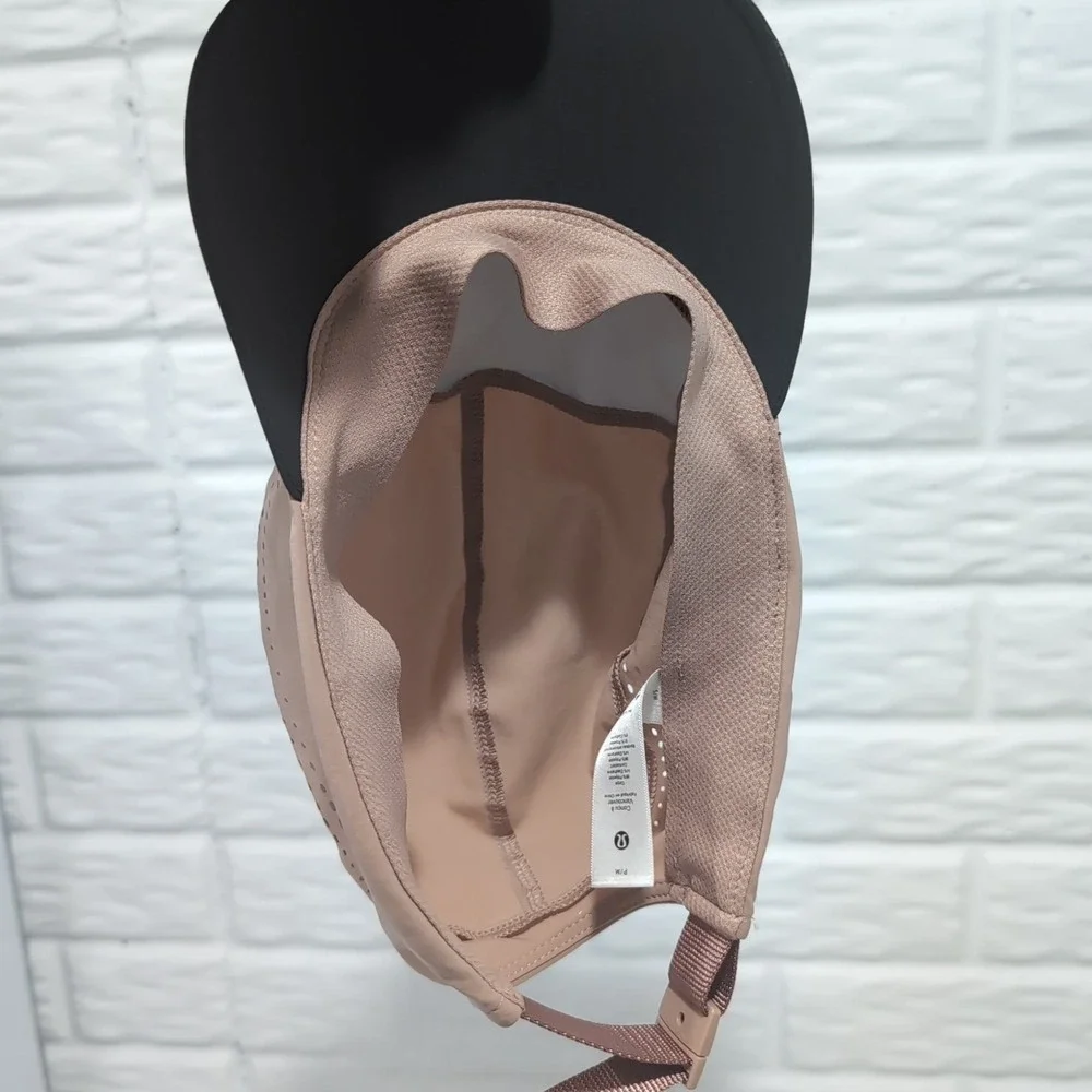 Lululemon Women's Lightweight Reflective Crushable Run Hat Size S/M Blush Pink
